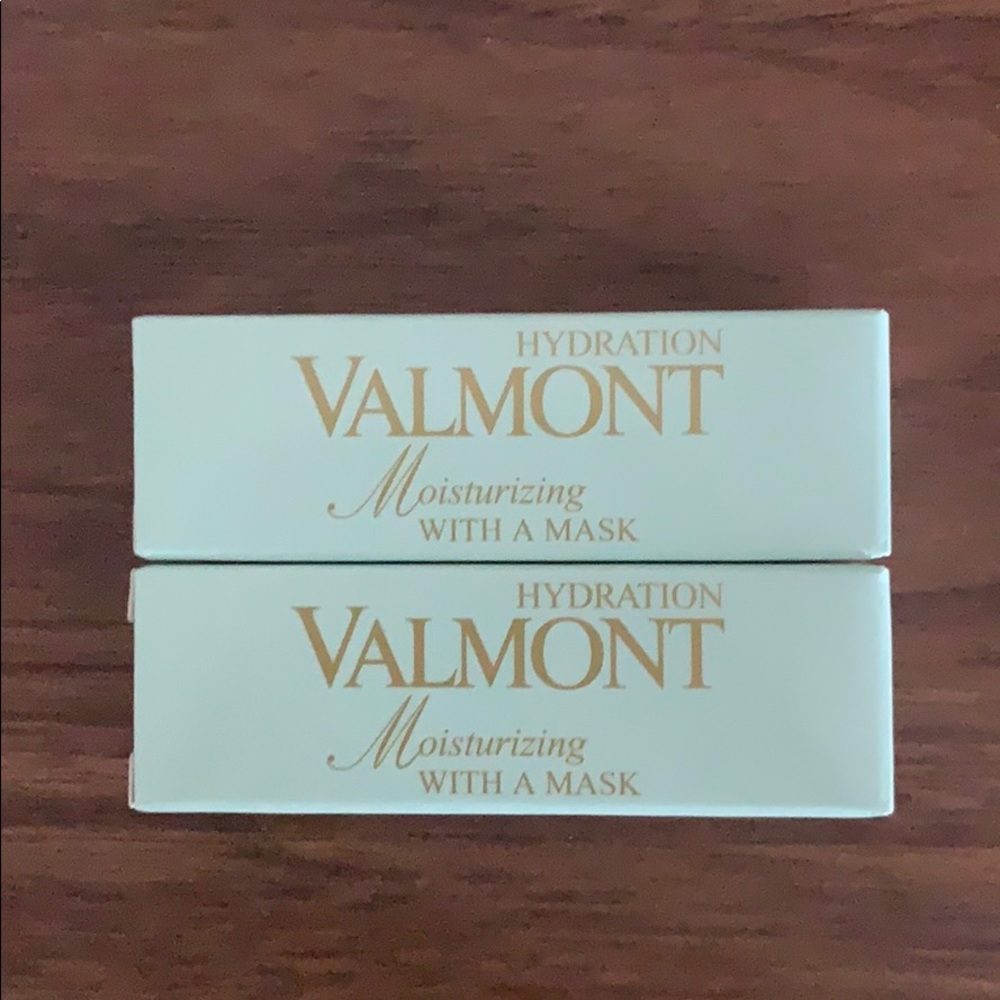 Valmont Moisturizing with a mask